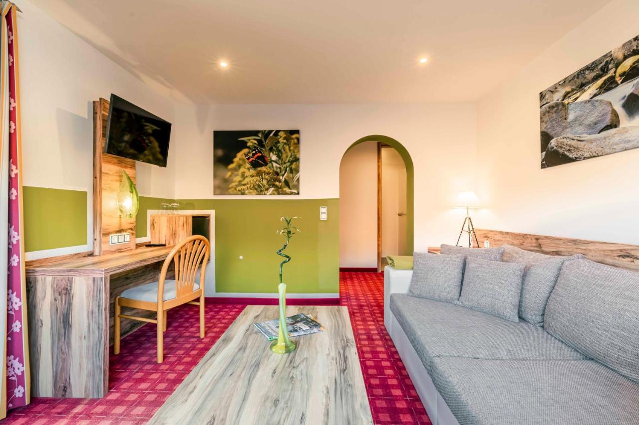 Landhotel Gruenwies -Bonsai-Wellness Garni (Adults Only) โลห์แบร์ก ภายนอก รูปภาพ